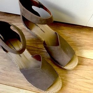 Wedge shoes. Color grey. Worn twice. Size 9